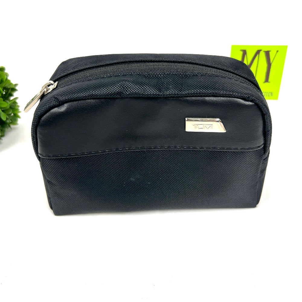 TUMI For Delta Business Class Amenity Toiletry Travel Zipper Pouch